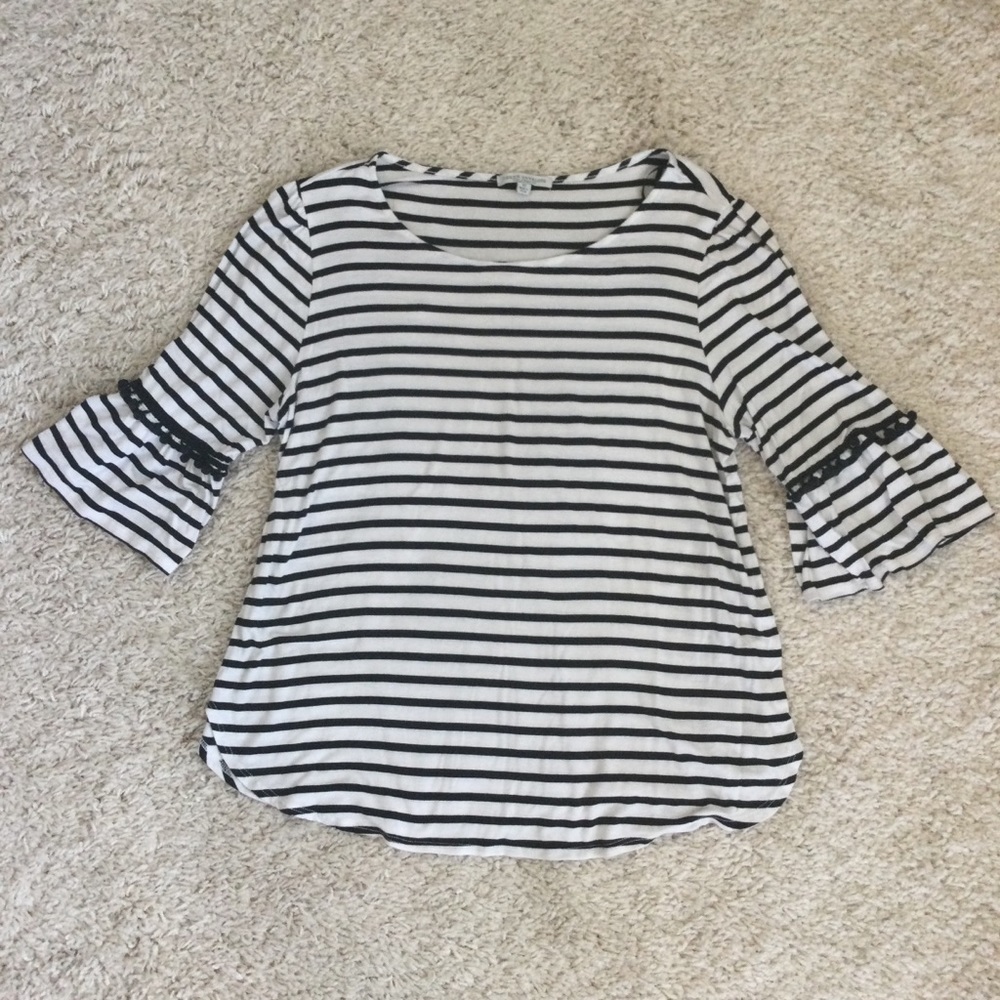 Green Envelope- Black/White Bell Sleeve Top. Sz 1X